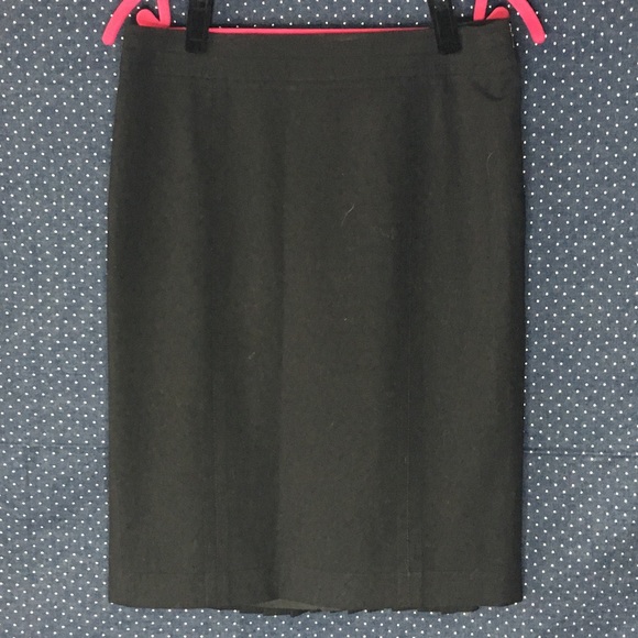Tailored Skirt With Back Pleats - Picture 1 of 4